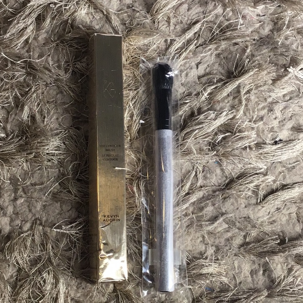 Makeup brush